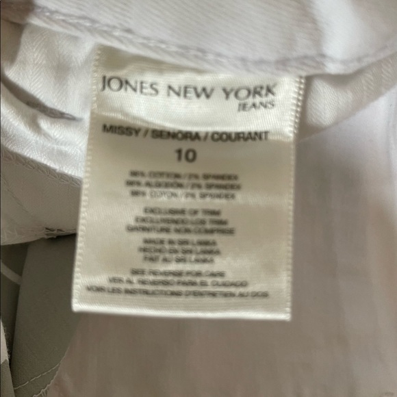 Jones New York white Capris - Picture 3 of 4
